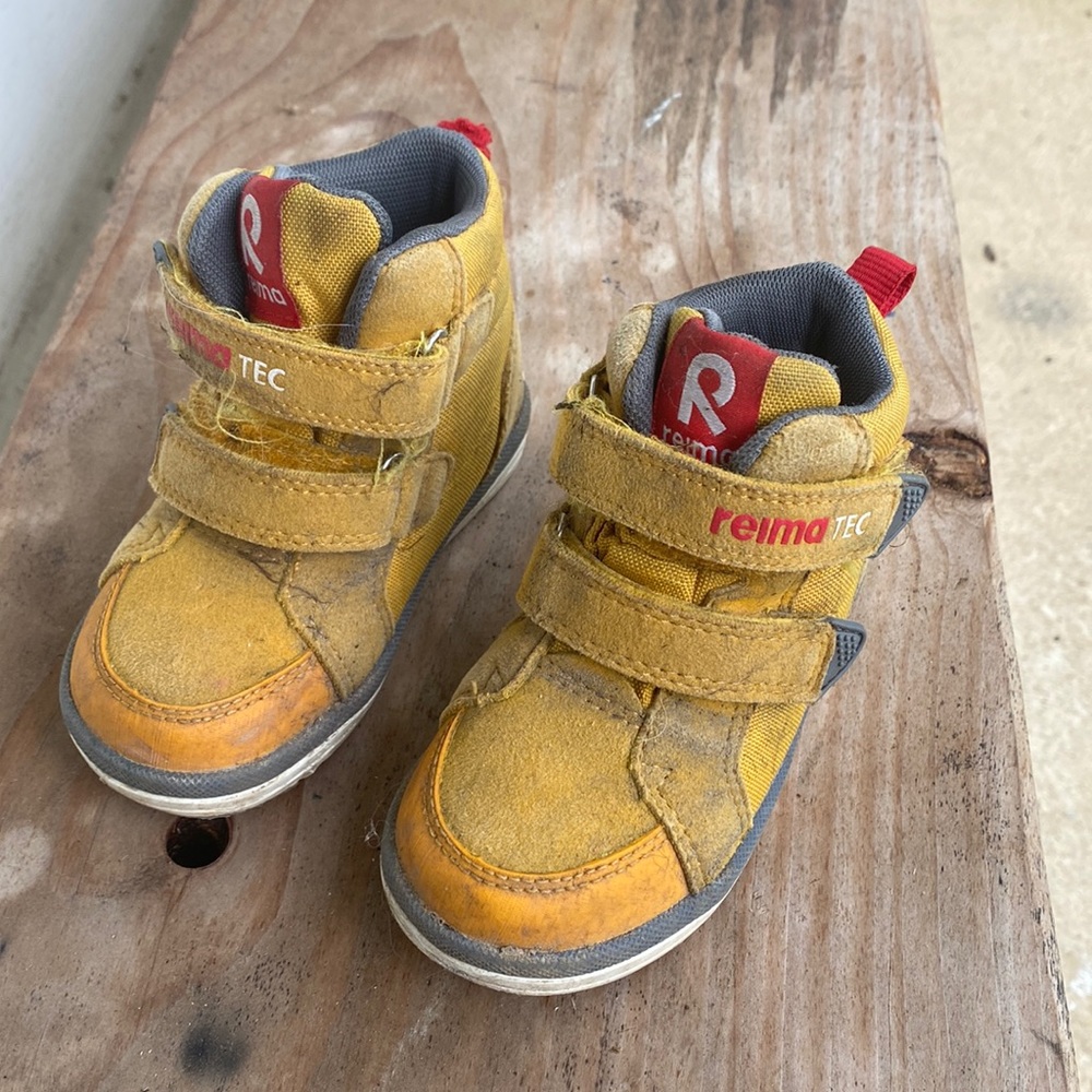 Reima children’s All-Season Waterproof Machine Washable Sneakers with Velcro